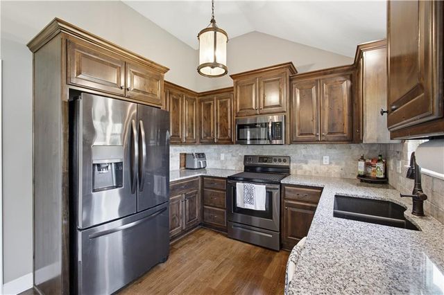 1300 Regency Drive, Kearney, MO 64060