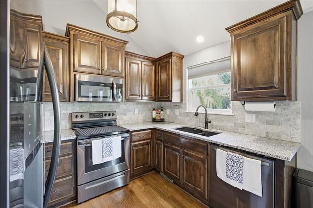 1300 Regency Drive, Kearney, MO 64060