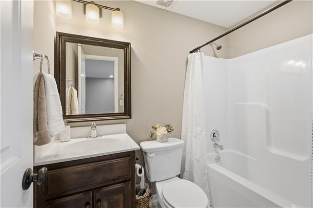 1300 Regency Drive, Kearney, MO 64060