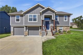 1300 Regency Drive, Kearney, MO 64060