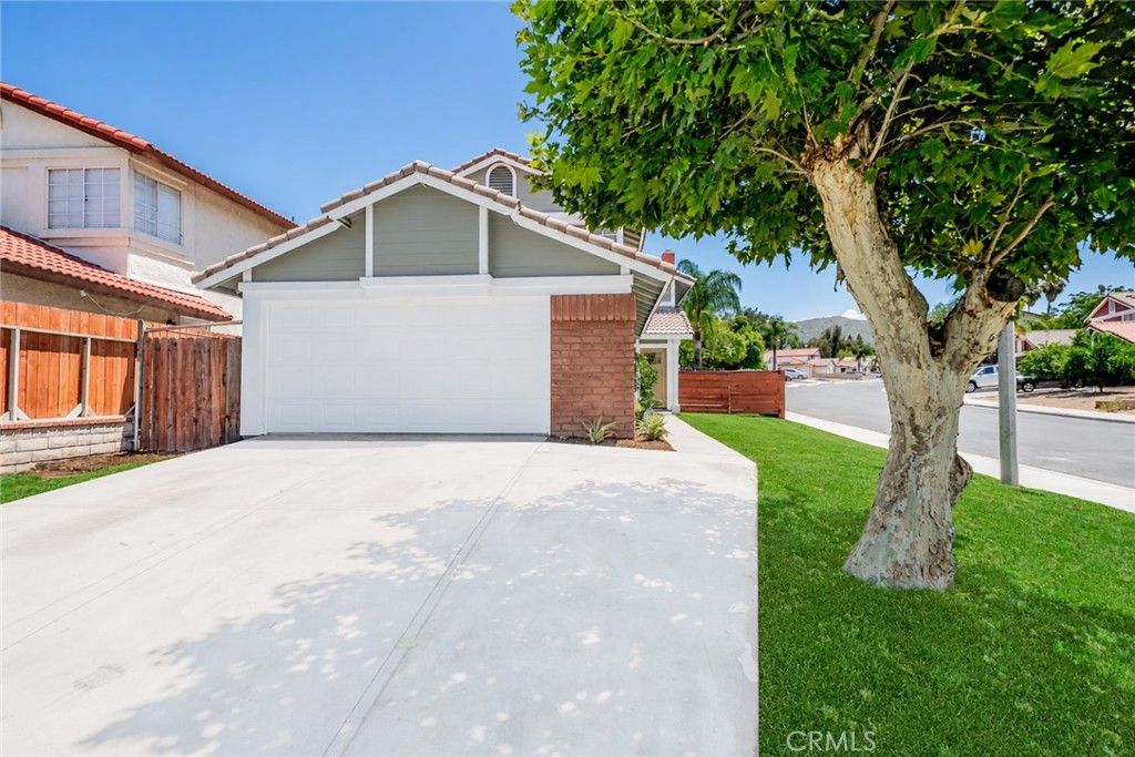 Image 3 of property listing at 11060 Le Grand Lane, Moreno Valley, CA 92557