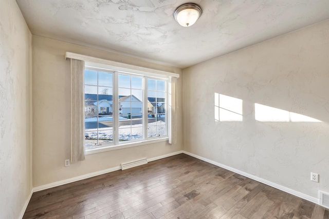 5012 W BOXWOOD LANE, Appleton, WI 54913