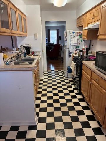 8 N Gawain WAY, Hampton, VA 23669