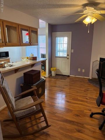 8 N Gawain WAY, Hampton, VA 23669