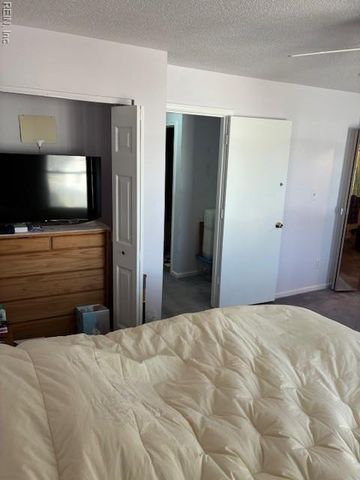 8 N Gawain WAY, Hampton, VA 23669