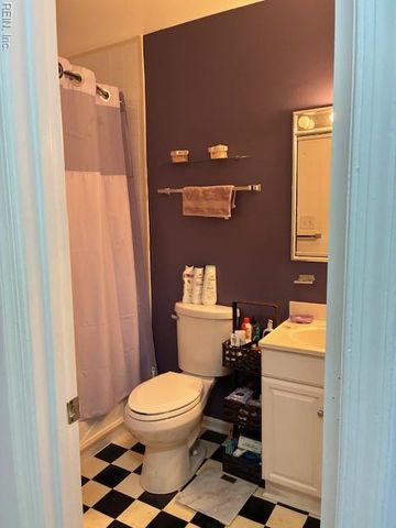 8 N Gawain WAY, Hampton, VA 23669