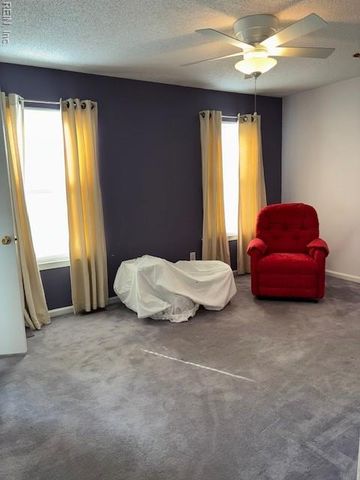 8 N Gawain WAY, Hampton, VA 23669