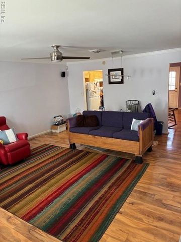 8 N Gawain WAY, Hampton, VA 23669