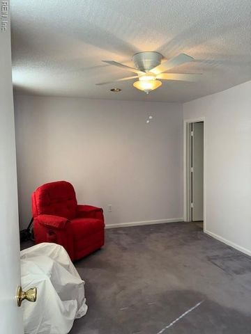 8 N Gawain WAY, Hampton, VA 23669