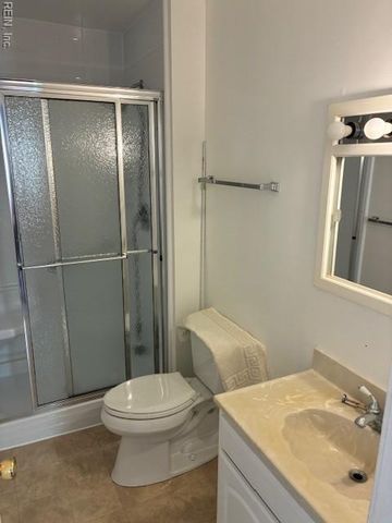 8 N Gawain WAY, Hampton, VA 23669