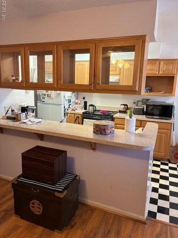 8 N Gawain WAY, Hampton, VA 23669