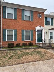 8 N Gawain WAY, Hampton, VA 23669