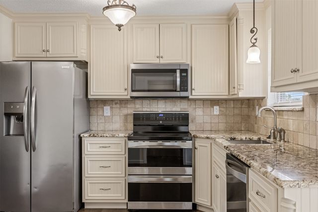20714 W 5th Street S, Sand Springs, OK 74063