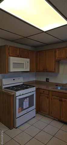 32 Gibbs Street, Mount Clemens, MI 48043