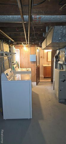 32 Gibbs Street, Mount Clemens, MI 48043