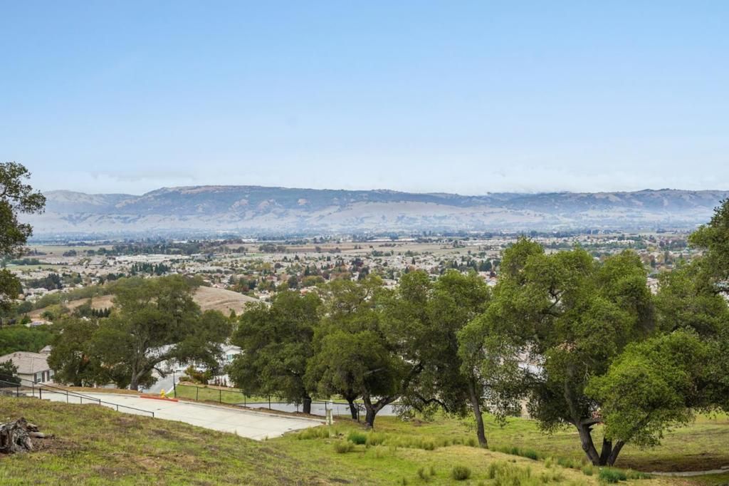Image 1 of property listing at 8951 Tea Tree Way, Gilroy, CA 95020