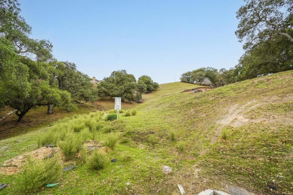 Image 13 of property listing at 8951 Tea Tree Way, Gilroy, CA 95020