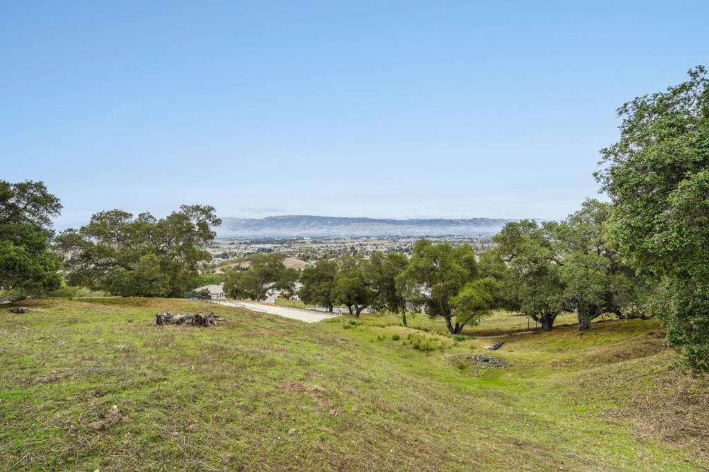 Image 17 of property listing at 8951 Tea Tree Way, Gilroy, CA 95020