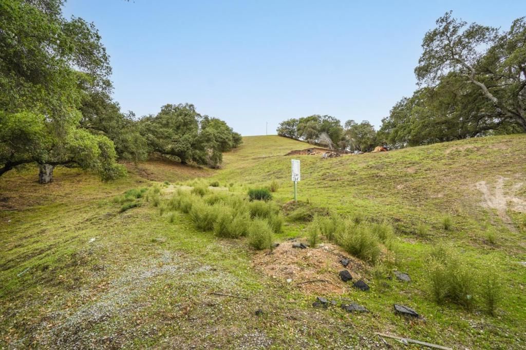 Image 2 of property listing at 8951 Tea Tree Way, Gilroy, CA 95020