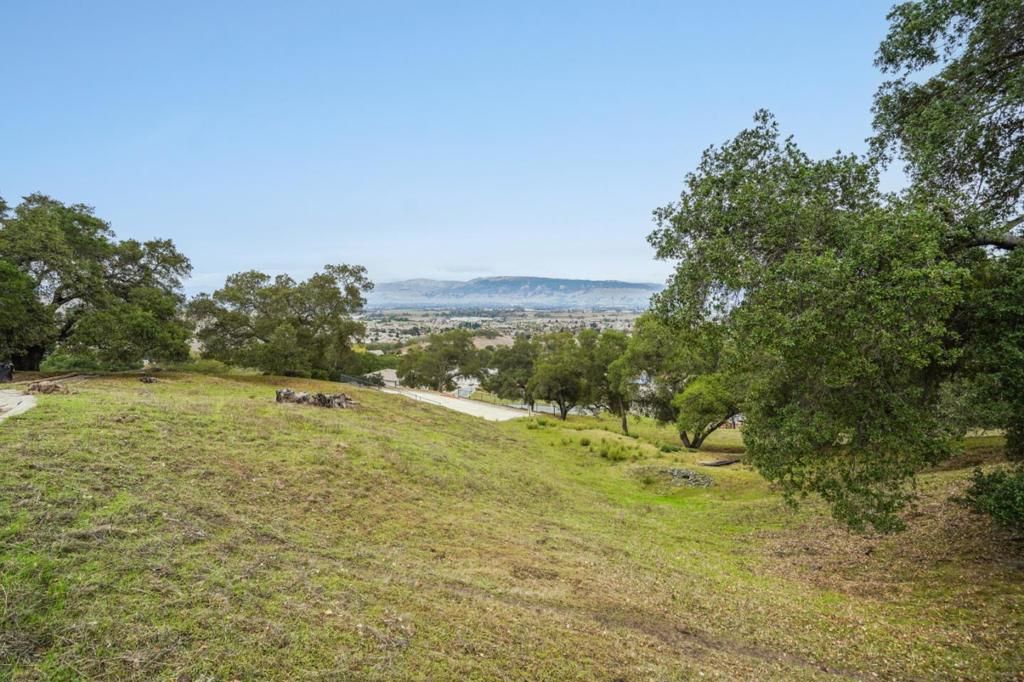 Image 8 of property listing at 8951 Tea Tree Way, Gilroy, CA 95020