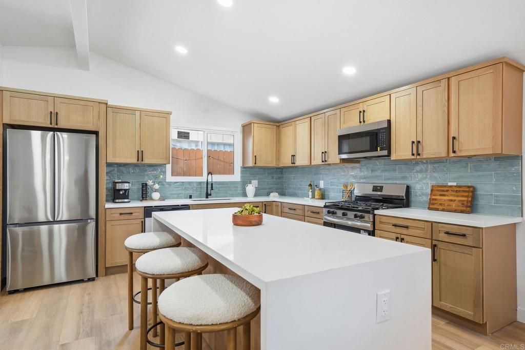 Image 12 of property listing at 2828 Mission Village Dr, San Diego, CA 92123