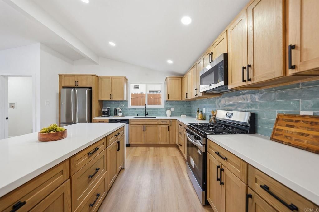 Image 13 of property listing at 2828 Mission Village Dr, San Diego, CA 92123