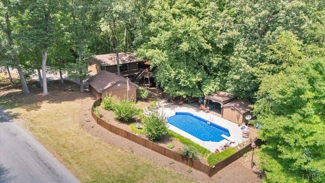 1842 Thomasson Lane, Goodview, VA 24095