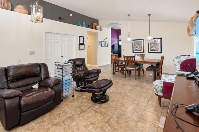 7158 Clearbrook Way, Sacramento, CA 95823