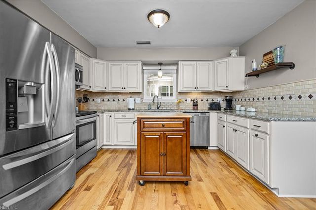 126 Highlands PW, Newport News, VA 23603