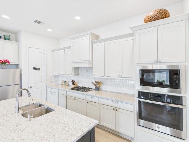 906 Blue Oak BLVD, San Marcos, TX 78666