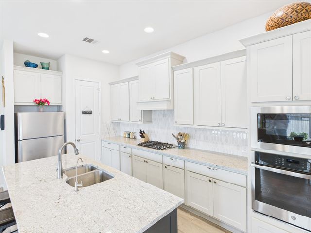 906 Blue Oak BLVD, San Marcos, TX 78666