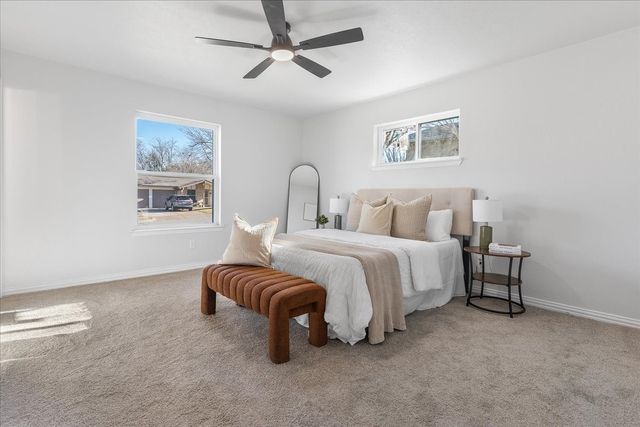 706 N Hunters Glen Circle, Arlington, TX 76015