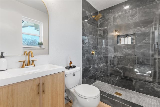 706 N Hunters Glen Circle, Arlington, TX 76015