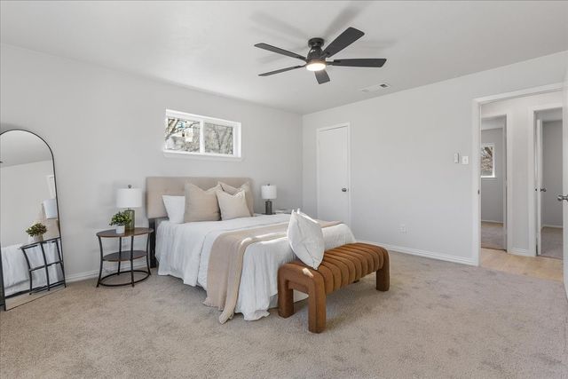 706 N Hunters Glen Circle, Arlington, TX 76015