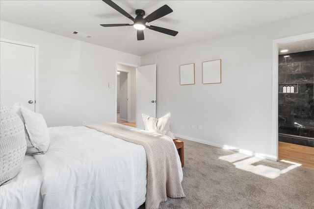 706 N Hunters Glen Circle, Arlington, TX 76015