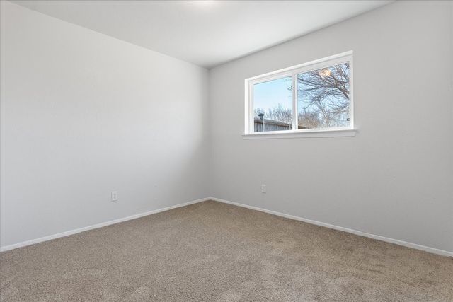 706 N Hunters Glen Circle, Arlington, TX 76015