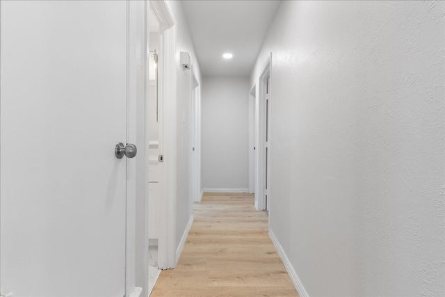 706 N Hunters Glen Circle, Arlington, TX 76015