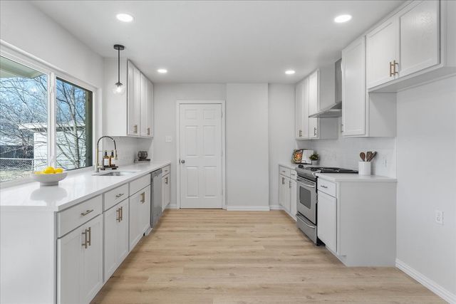 706 N Hunters Glen Circle, Arlington, TX 76015