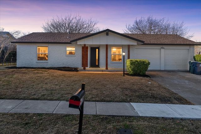 706 N Hunters Glen Circle, Arlington, TX 76015