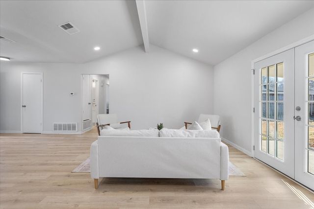 706 N Hunters Glen Circle, Arlington, TX 76015