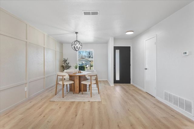 706 N Hunters Glen Circle, Arlington, TX 76015