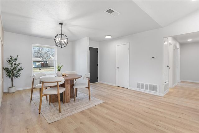 706 N Hunters Glen Circle, Arlington, TX 76015