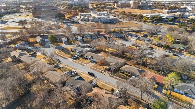 706 N Hunters Glen Circle, Arlington, TX 76015