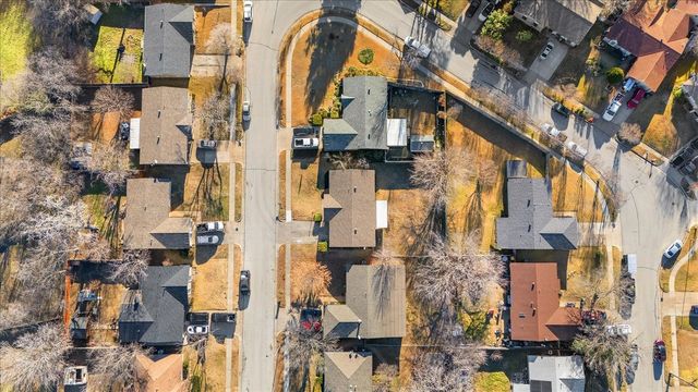 706 N Hunters Glen Circle, Arlington, TX 76015