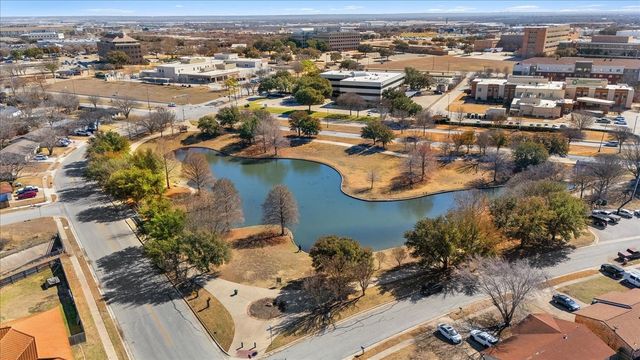 706 N Hunters Glen Circle, Arlington, TX 76015