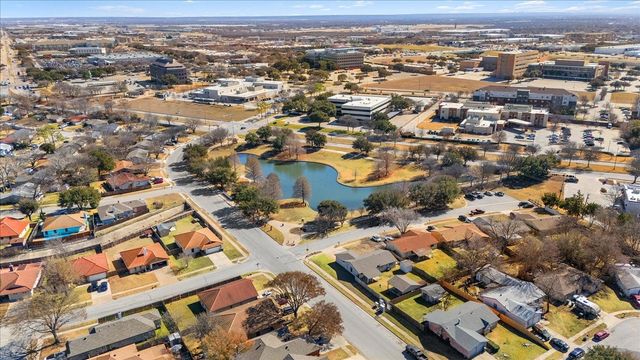 706 N Hunters Glen Circle, Arlington, TX 76015