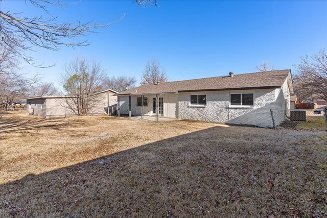 706 N Hunters Glen Circle, Arlington, TX 76015