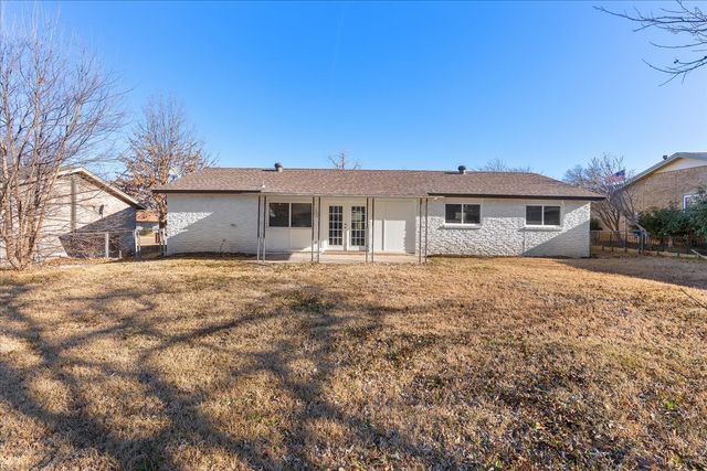 706 N Hunters Glen Circle, Arlington, TX 76015