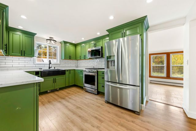 14 Hunt Road, Kingston, NH 03848