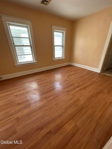 1075 Pleasant Street, Schenectady, NY 12303